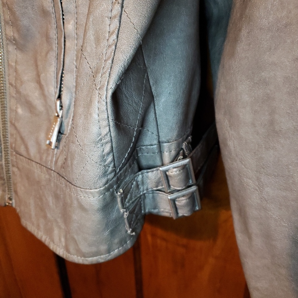 Jacket - Picture 3 of 4